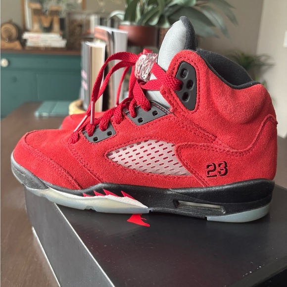 EUC Air Jordan 5 Retro GS 'Raging Bull' 4Y - Picture 8 of 9